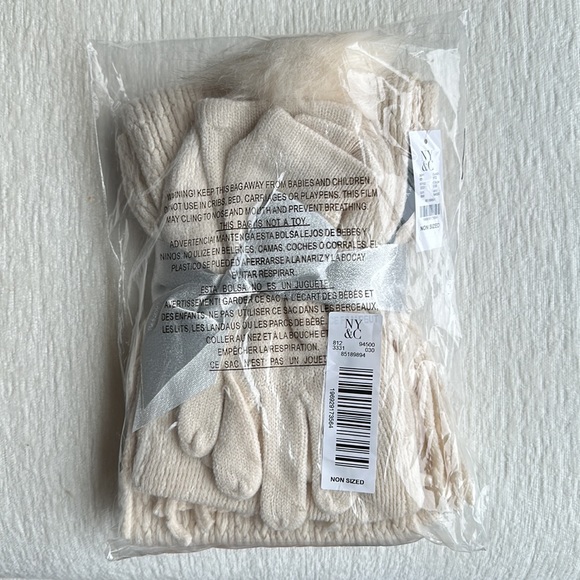 Oatmeal Winter Cabel Knit Hat Scarf and Gloves Gift Set - Picture 4 of 4